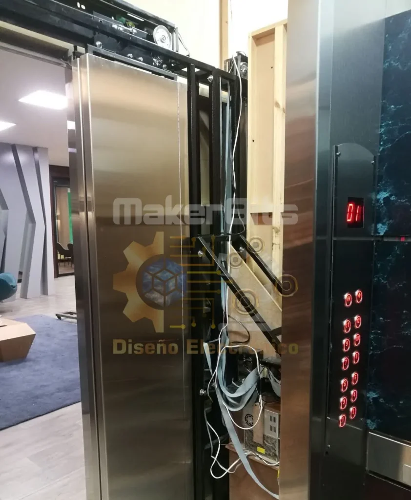 Simulador de ascensor con control por bluetooth, control de puertas botoneras y luces para escenografías